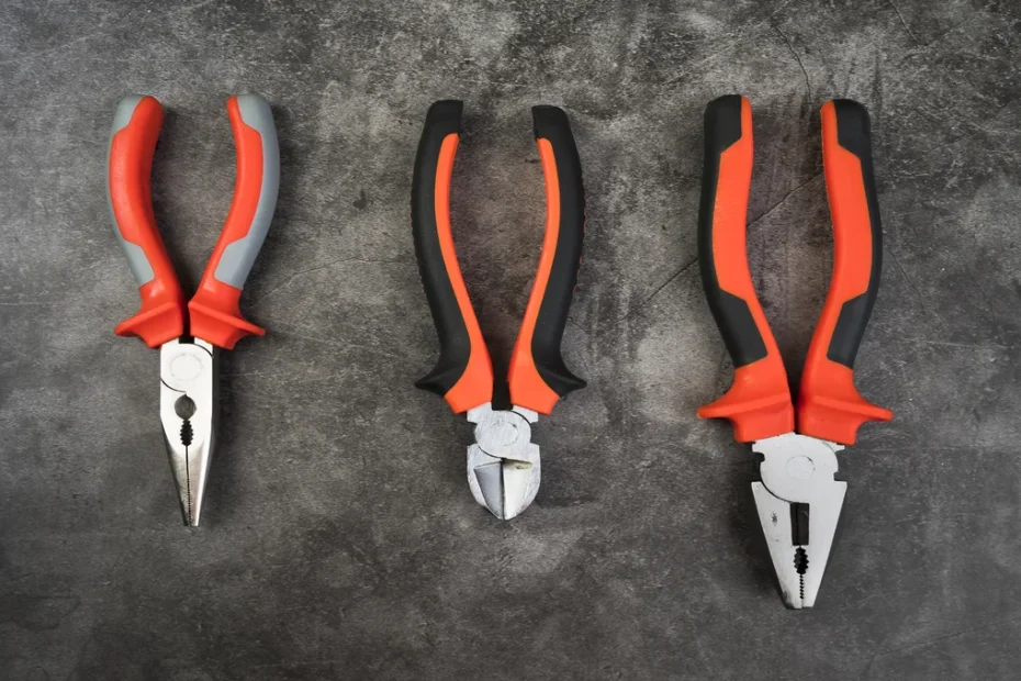 vista-superior-diferentes-tipos-de-alicates